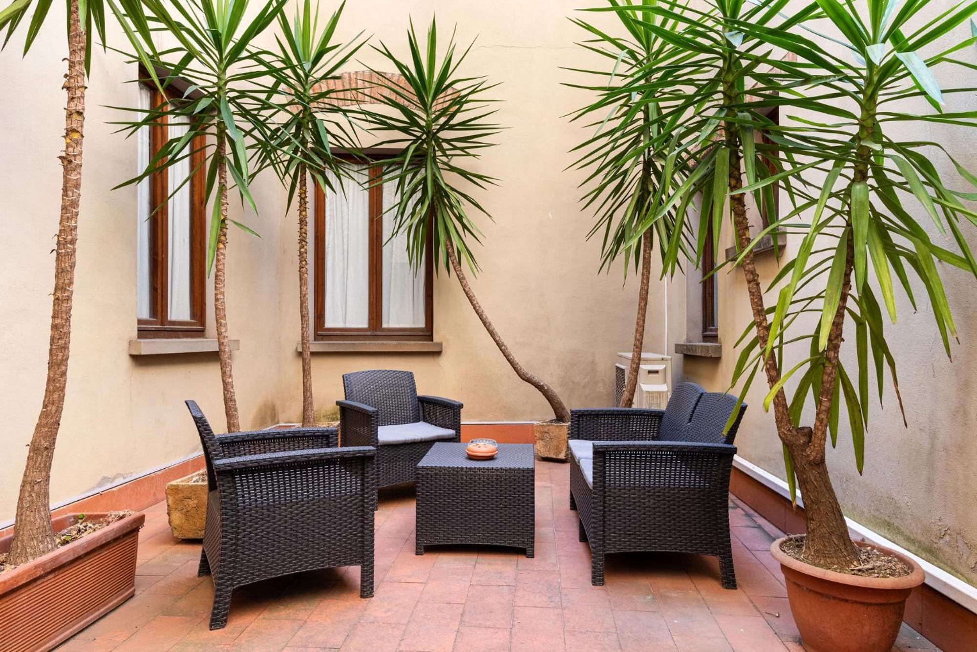 Signoria Apartment With Patio Florence Buitenkant foto