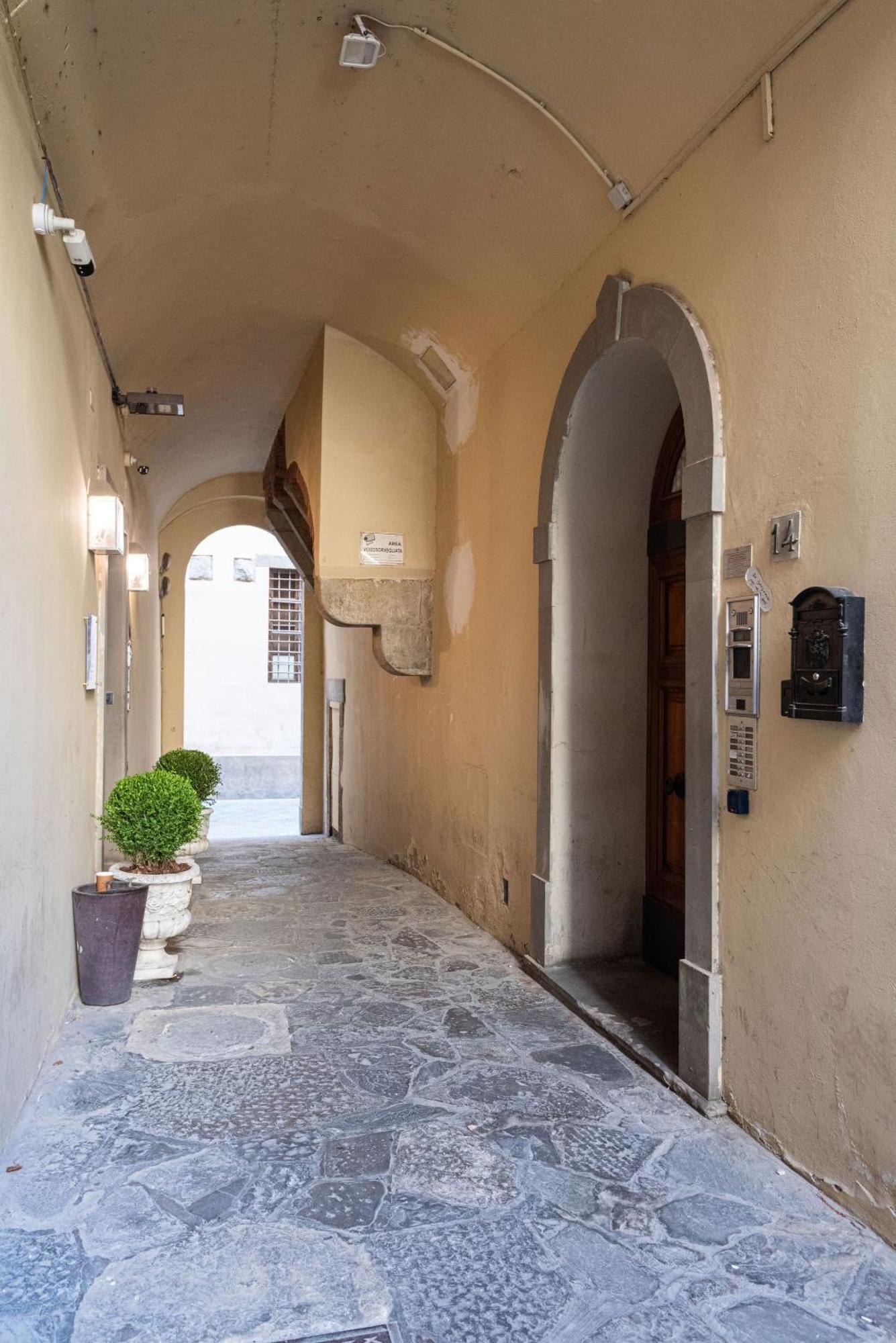 Signoria Apartment With Patio Florence Buitenkant foto